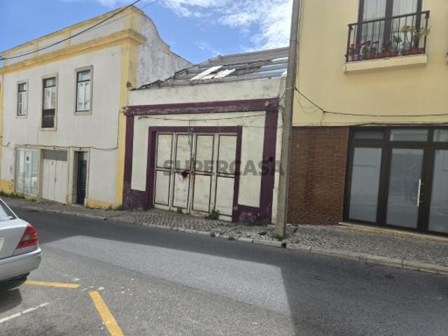 Prédio em Sesimbra para recuperar