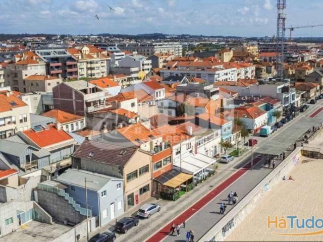 PRÉDIO EM PRIMEIRA LINHA DE MAR | 26064010290