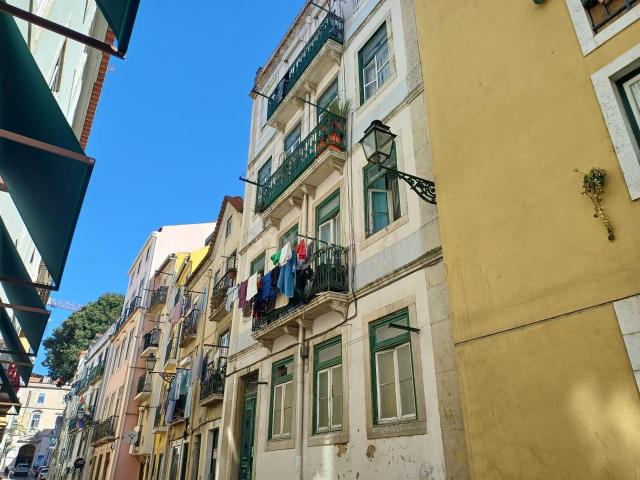Prédio em Propriedade Horizontal | 5 Frações | Rua das Farin. 285m² Santa maria maior