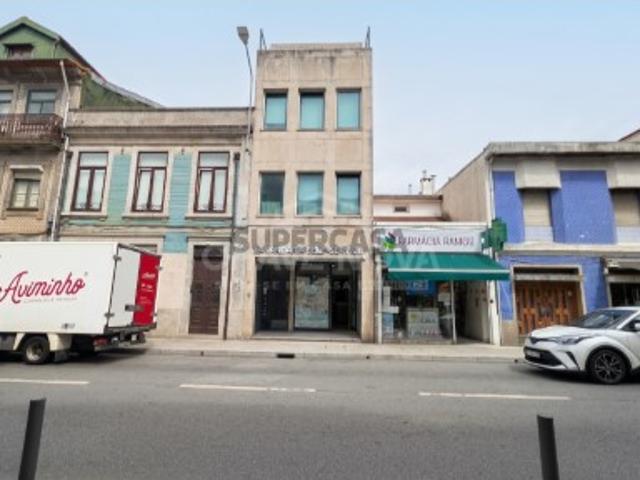 Prédio em Propriedade Total | 5 T0 + Loja | Rentabilidade de 6% | Carvalhido Porto