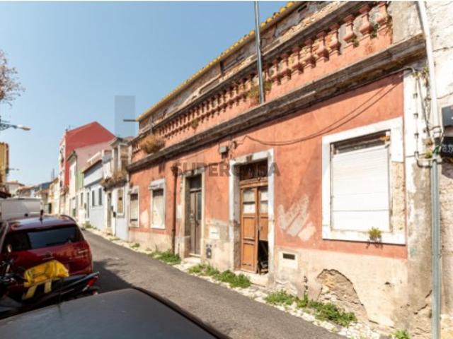 Prédio em Propriedade Total com Projeto Aprovado em Alcântara Pronto a Construir!