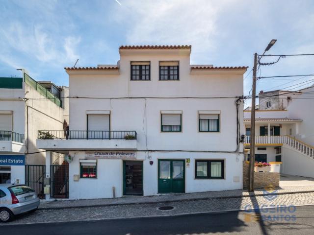Prédio em Propriedade Total com Rendimento Imediato Centro de São Martinho do Porto