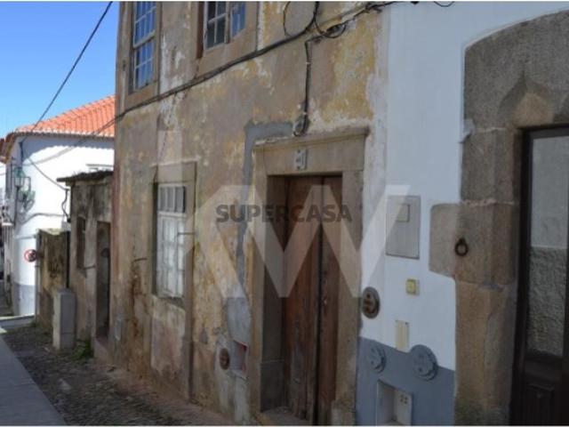 Predio em Propriedade Total com 4 Fracções na zona Historica de Castelo Branco