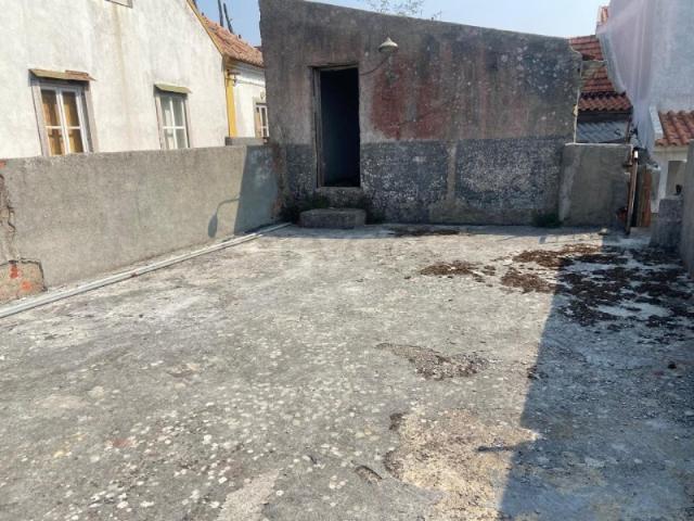 Prédio em Propriedade Total à Venda
