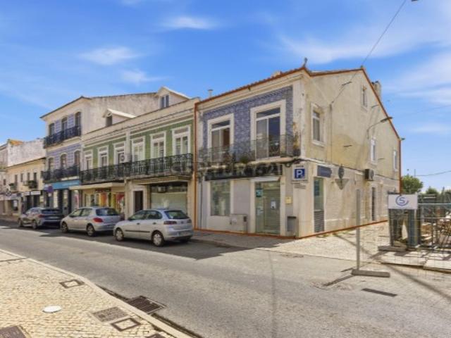 Prédio em propriedade total em Vila Franca de Xira