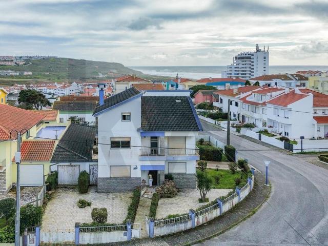 PRÉDIO EM PROPRIEDADE TOTAL PRAIA DA AREIA BRANCA, LOURINHÃ