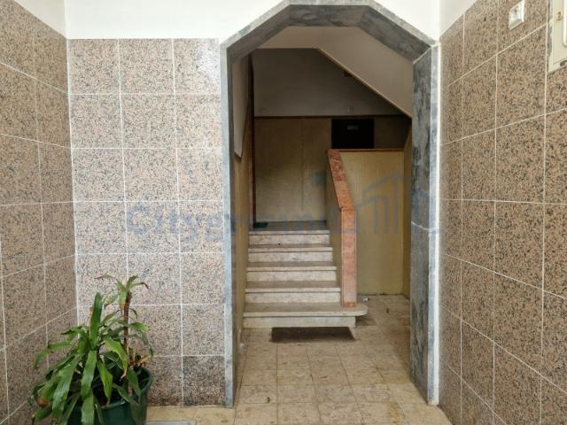 Prédio em Rio de Mouro, com 8 frações de habitação para rentabilidade