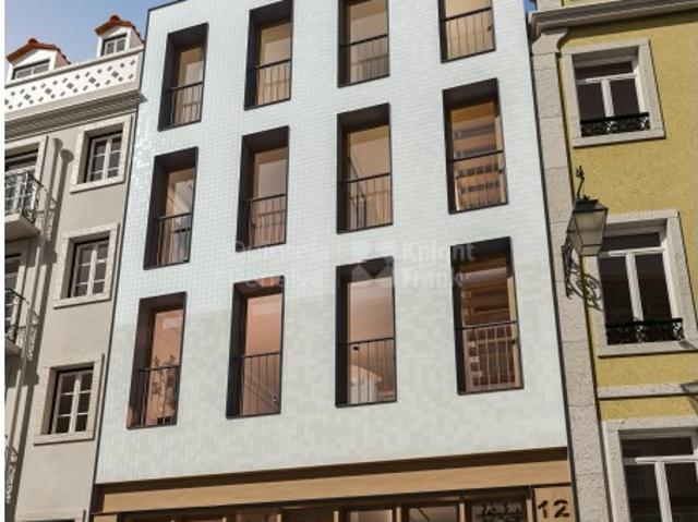 Prédio em ruína com PIP aprovado em Santa Marta, Lisboa