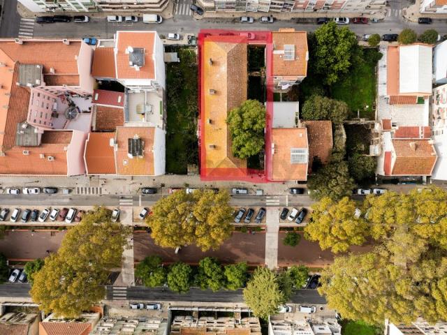 Prédio em Ruína em Pleno Coração de Queluz