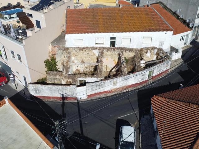Prédio em Ruína para Reabilitação Total – Oportunidade em Fanhões, Loures