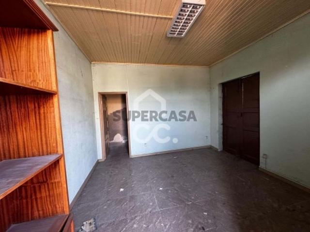 Prédio em Vale de Anta