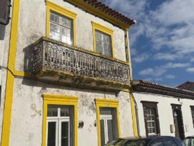 Prédio em Vila do Porto de 185 m²
