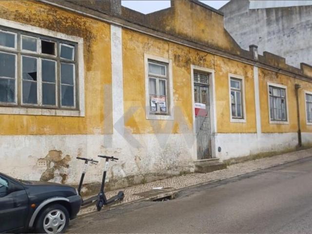 Prédio Histórico no Cartaxo Oportunidade de Investimento