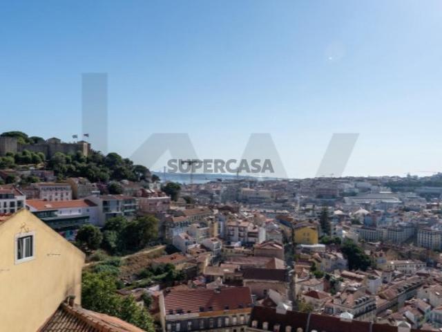 Prédio Histórico para Reabilitação Total no Castelo Rua do Recolhimento, Lisboa