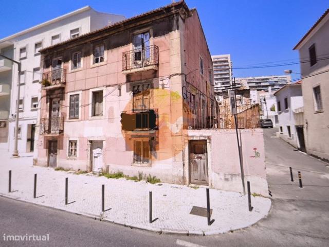PREDIO INTEIRO PARA VENDA 3 PISOS PARA APARTAMENTOS EM BENFICA.