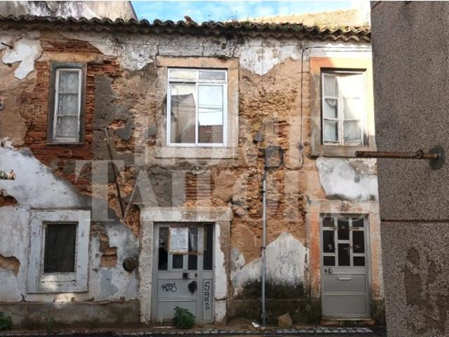Prédio Oportunidade de Reabilitação no Centro Histórico do Seixal Vista Rio