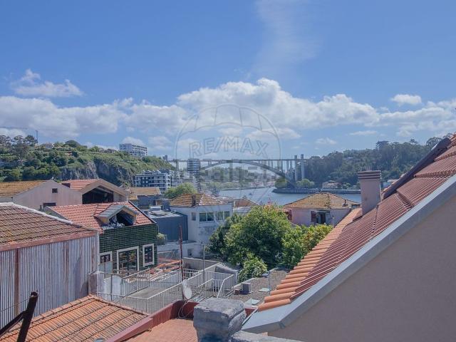 Prédio, Lordelo do Ouro e Massarelos