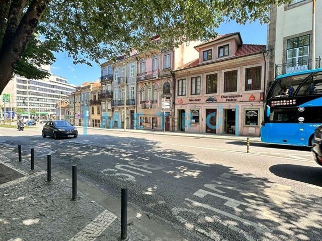 Prédio, Lordelo do Ouro e Massarelos