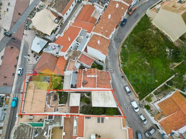 Prédio, Lagoa e Carvoeiro