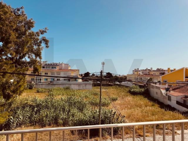 Prédio Misto com 2 T3 Habitação + Armazém Industrial | Excelente Investimento