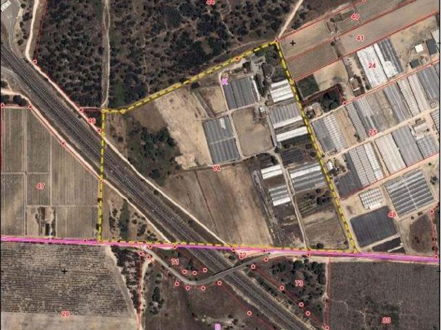Prédio misto constituído por terreno rústico, habitações e o. 650m² Canha