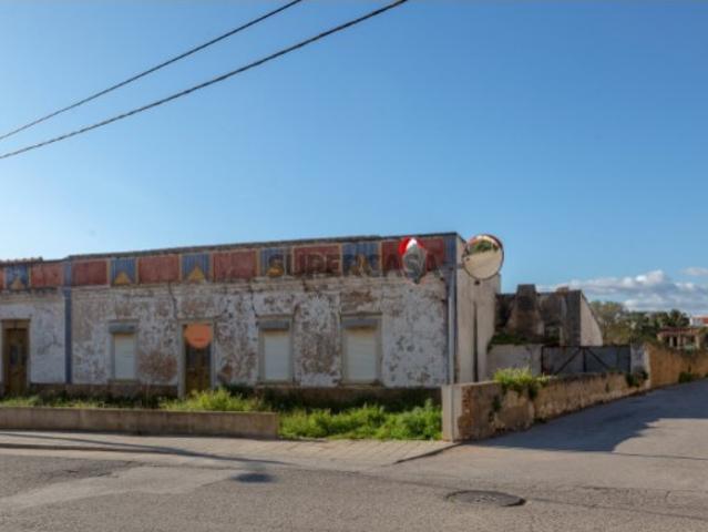 Prédio misto para recuperar em Tunes, Silves