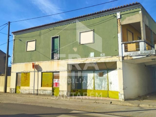Prédio no Centro das Fazendas de Almeirim