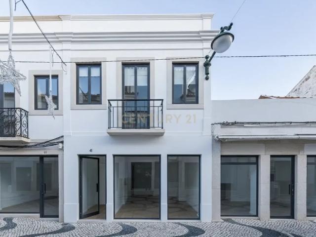 Prédio no centro do Montijo