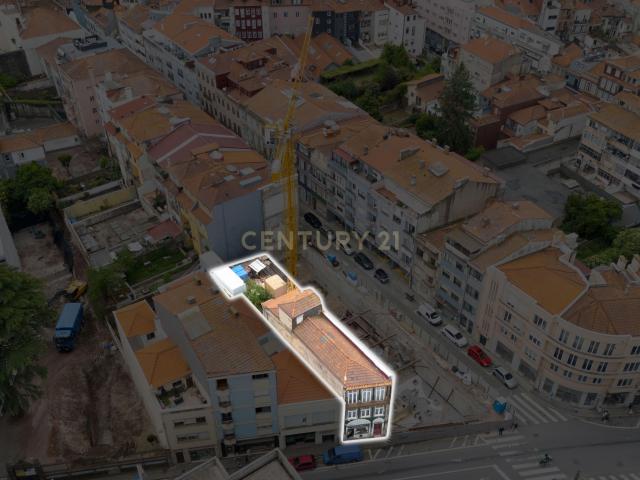 Prédio no centro do Porto com potencial construtivo