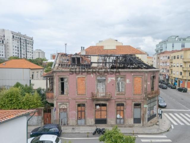 Prédio no centro do Porto com projeto para 20 unidades
