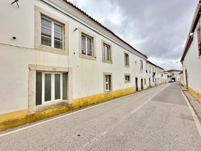Prédio no Centro do Turcifal Torres Vedras excelente investimento!
