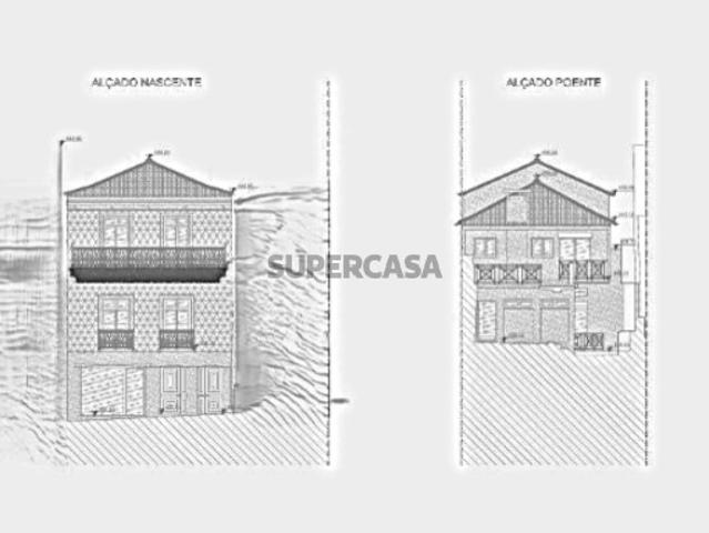 Prédio no Centro Histórico de Vila Real c/ Loja, Habitação e Logradouro