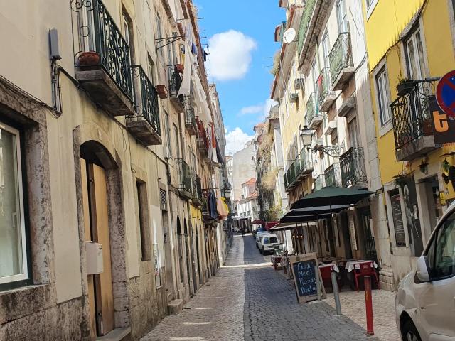 Prédio no Bairro Alto Remodelado com 3 Apartamentos e Loja, um Sonho para Viver ou Investir