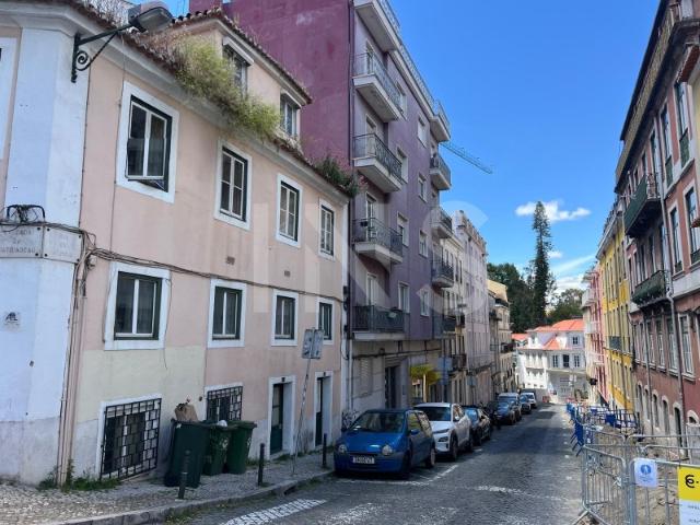 Prédio no Príncipe Real, com deslumbrante vista sobre o Castelo de São Jorge