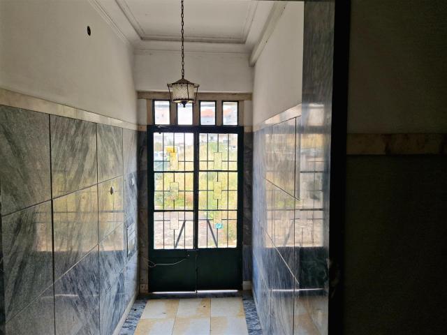 Prédio na Amadora, com 6 frações de habitação para rentabili. 360m² Venteira