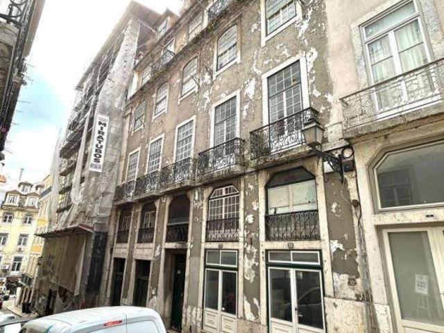 Prédio na baixa de Lisboa com projeto aprovado e área bruta privativa total de 1.097 m2. | 26083672607