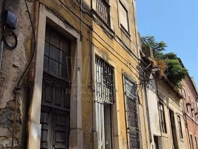 PRÉDIO NA BAIXA EM COIMBRA