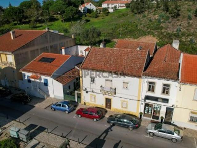 Prédio na Malveira com 3 apartamentos excelente potencial para INVESTIDORES