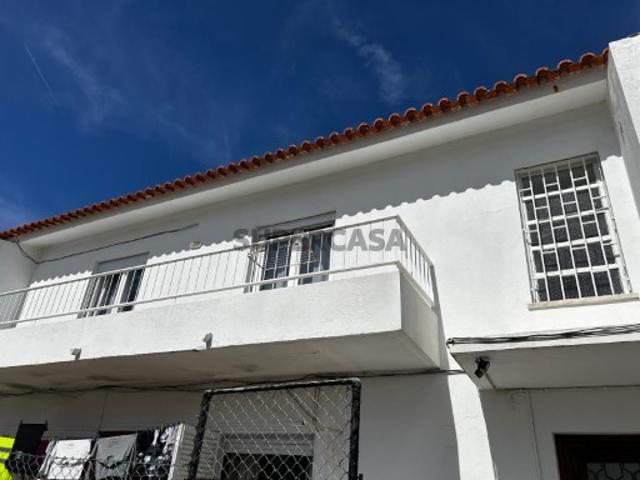 Prédio para venda com 4 apartamentos