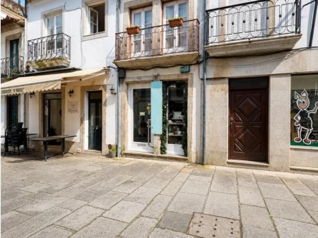 Prédio para Venda em Viana do Castelo com loja e apartamento T2