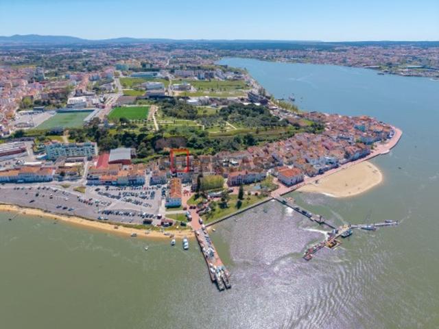 Prédio para venda na Baia do Seixal