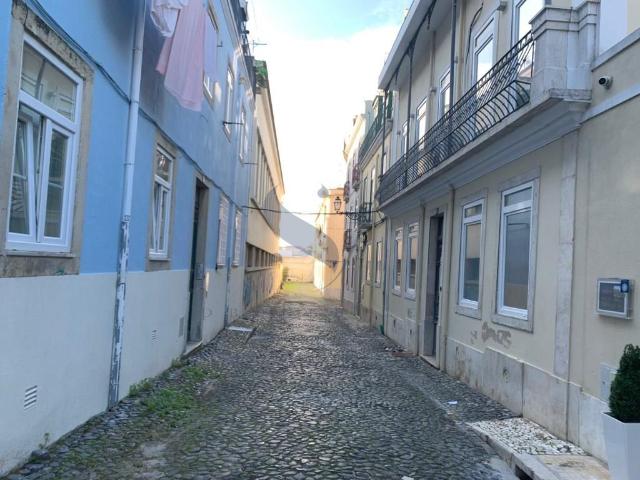 Prédio, para Venda, na Encosta do Castelo, Lisboa 500m² Santa maria maior