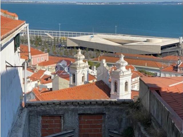 Predio para construção, para venda em Alfama, com vista de Rio