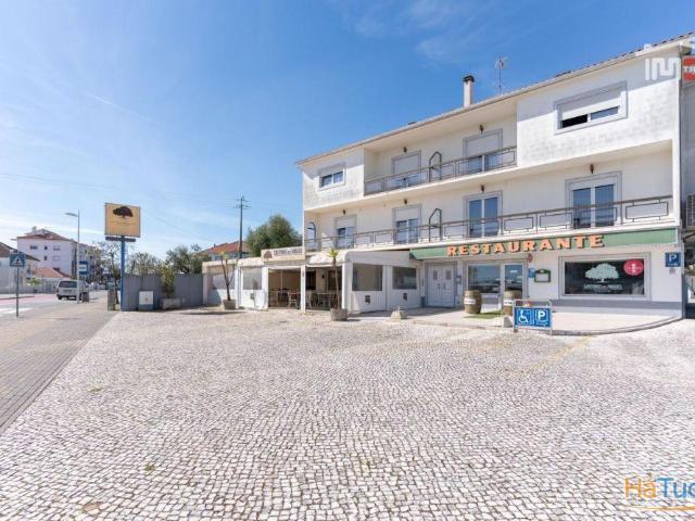 Prédio para habitação e serviços na Av. dos Pastorinhos, Fátima | 26084063642