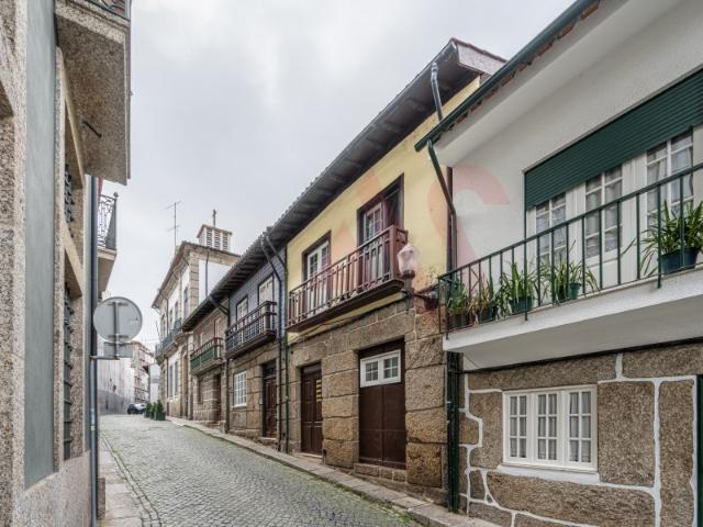 Prédio para Investimento composto por 3 T0 e 1 T1 | Rua Francisco Agra Guimarães