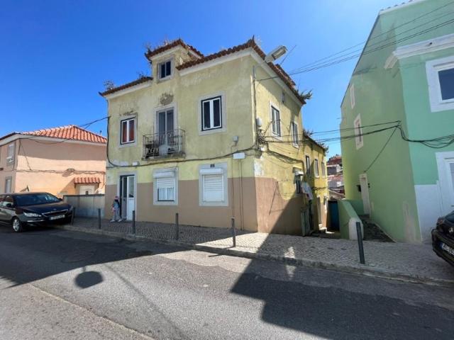 Prédio para remodelação na Ajuda