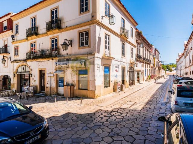 Prédio para remodelação junto ao Mosteiro de Alcobaça. 296m² Alcobaça