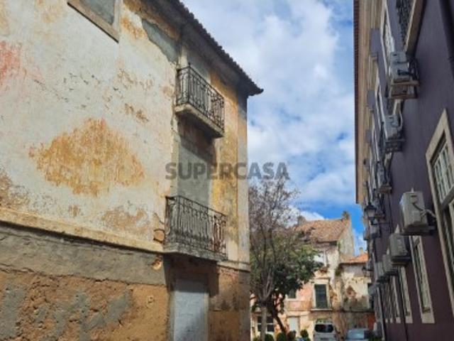 Prédio para remodelação total | junto à Câmara Municipal de Setúbal | Centro