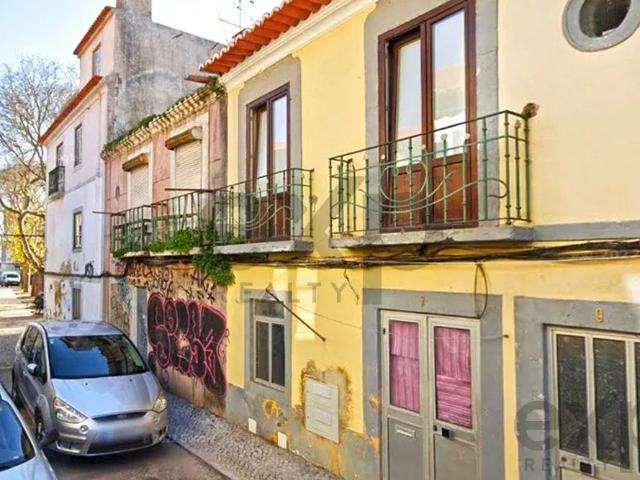 Prédio para reabilitação total em Setúbal, a 1 minuto da Avenida Luisa Todi