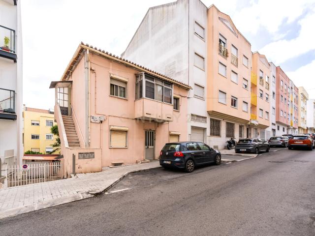 PRÉDIO PARA REABILITAÇÃO EXCELENTE OPORTUNIDADE DE INVESTIMENTO NA BRANDOA – AMADORA